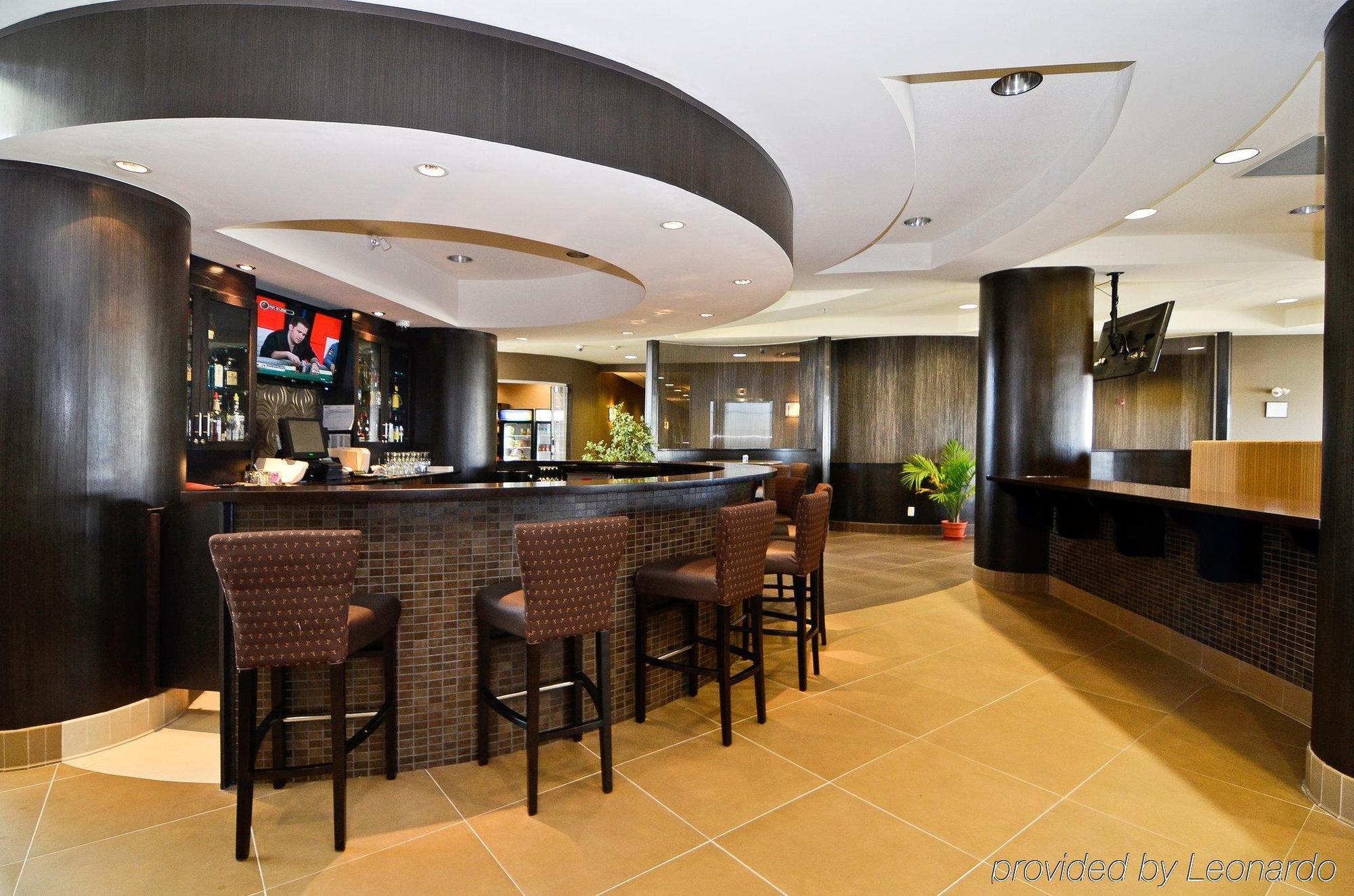 Best Western Premier Freeport Inn Calgary Airport Restaurant photo